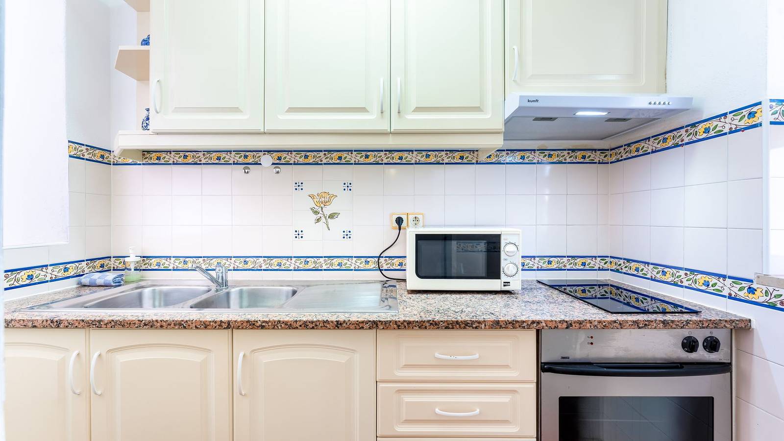 Ganze Wohnung, Ferienwohnung für 3 Personen mit Balkon in Armação de Pêra (costa), Faro Distrikt