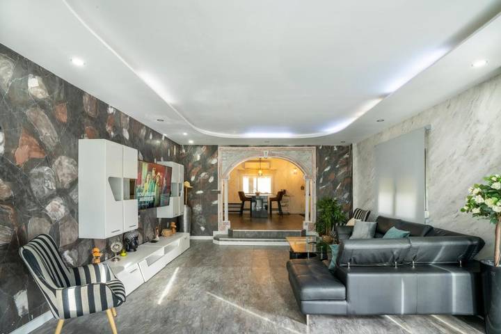 Location de vacances pour 19 personnes, avec jacuzzi ainsi que piscine et jardin à Chiva - 3