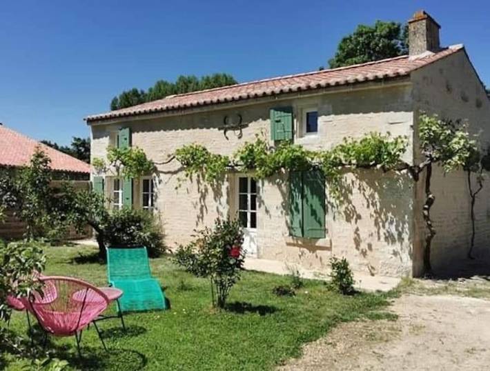 Location de vacances pour 4 personnes, avec Terrasse ainsi que Jardin et Vue à Saint-Sigismond (Vendée)