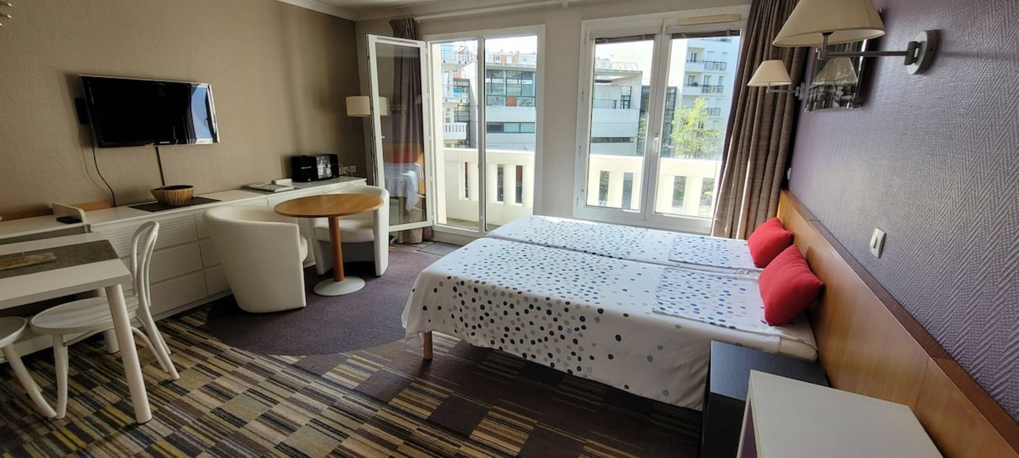 Appartement entier, Paris Porte de Versailles Cosy Lodge 2 Appart hôtel parking wifi 4 pers in Paris, Île de France