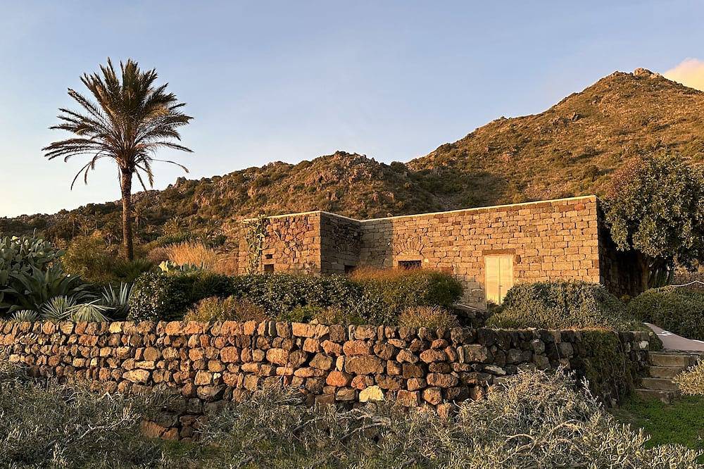 La Palma & La Luna Dammuso To rent in Pantelleria, Trapani Provinz