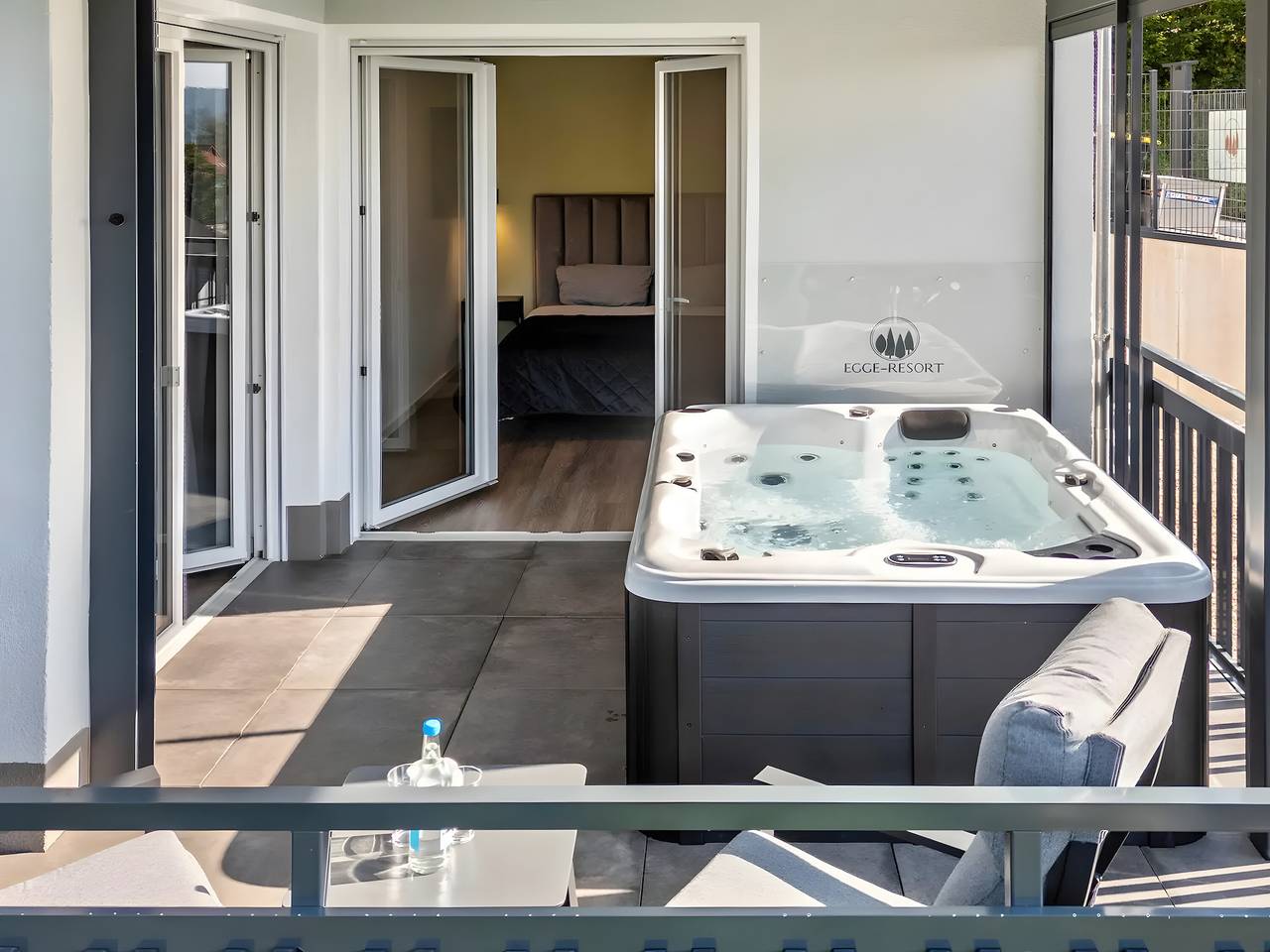 Ganze Wohnung, Ferienwohnung "Egge Resort 7C" mit Balkon, Whirpool und Sauna mit Viaduktblick in Altenbeken, Teutoburger Wald