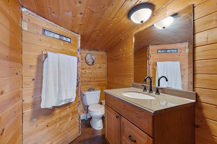 Vacation rental for 11 people, with hot tub in Island Park