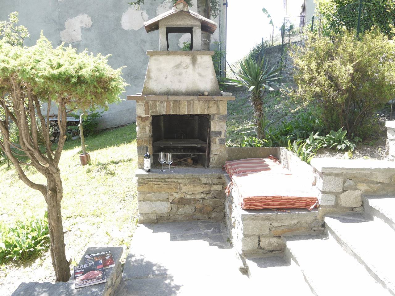 Entire apartment, Apartment 'Antica Osteria La Pezza' with Lake View, Garden and Wi-Fi in Santa Maria Rezzonico, Comune di San Siro