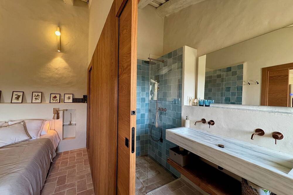 Haven of peace in the Garraf: 18th-century masia, sea view & exceptional light in Olivella, Garraf