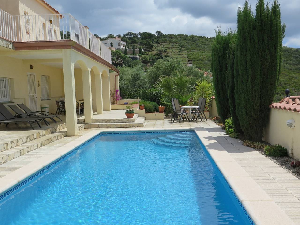 Hermosa villa con piscina privada y aire acondicionado en Rosas in El Mas Fumats, Roses