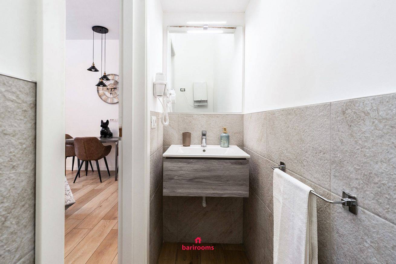 Ganze Wohnung, Barirooms — Dreibettzimmer Savoia -  Frühstück inklusive in Bari, Bari Provinz