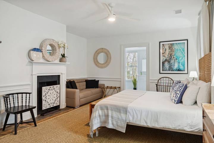 Vacation rental for 10 people, with balcony and garden as well as pool, with pets in Charleston