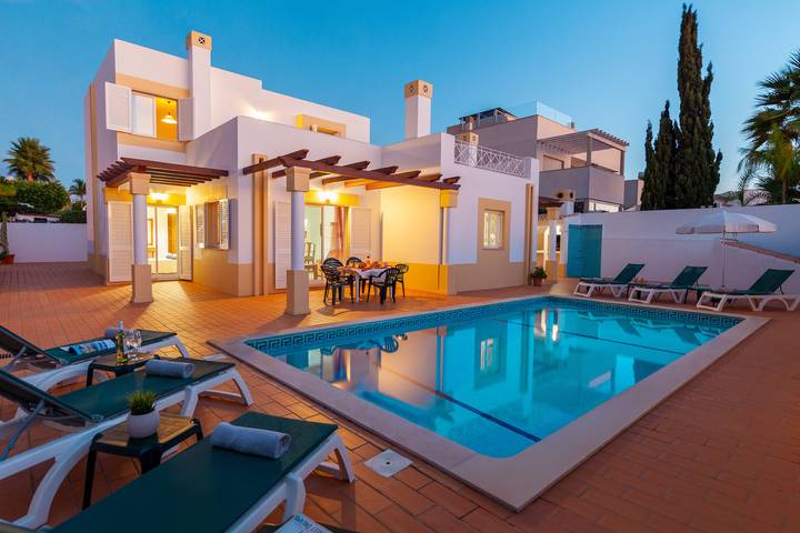 Ferienhaus für 8 Personen, mit Balkon und Terrasse sowie Garten in Albufeira - 4