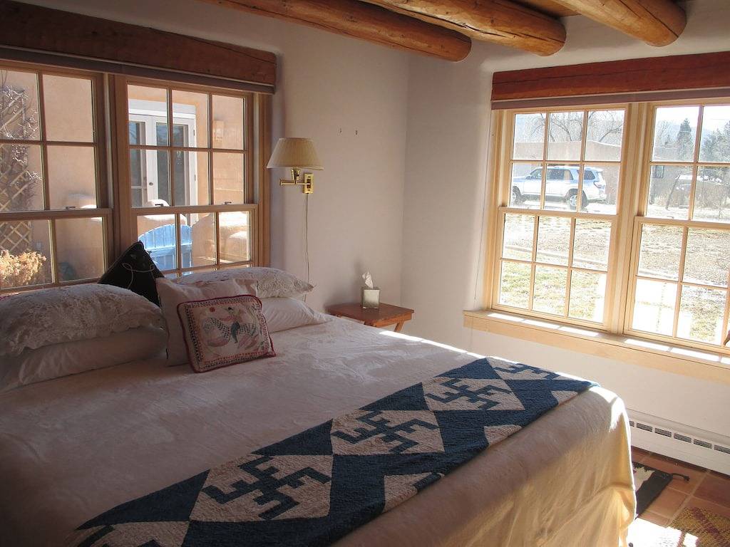 Ruhig und geräumig - sehr nahe zu Fuß (5 Blocks) zum Historic Plaza Restaurants und Einkaufsmöglichkeiten in Taos, Taos County