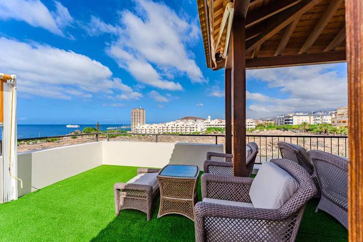 Villa for 6 people, with Balcony and Terrace as well as Pool and View in Los Cristianos