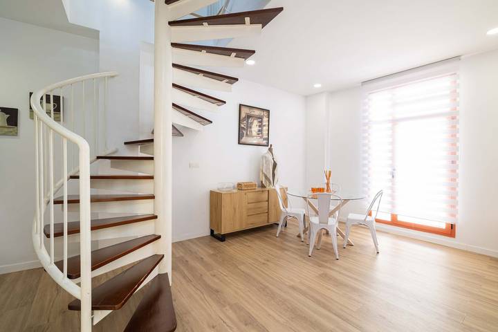 Entire apartment, Large 2Br Duplex -10 Min Walk to Historic Center in Málaga Central District, Malaga