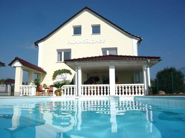 Ferienhaus für 4 Personen, mit Balkon und Garten sowie Pool in Witzelroda