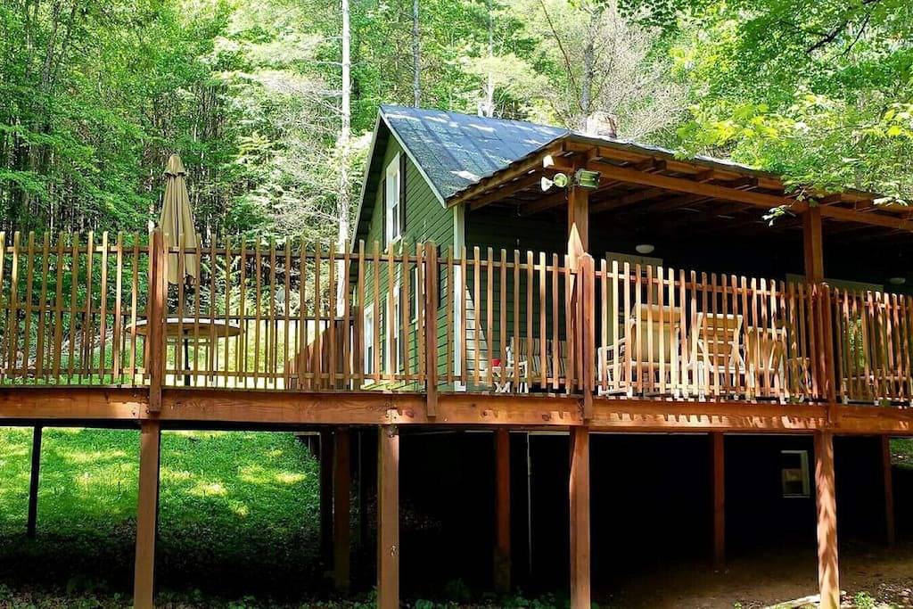 Abseits der ausgetretenen Pfade bei Buffalo Mountain Getaway in Blue Ridge Parkway, Floyd County