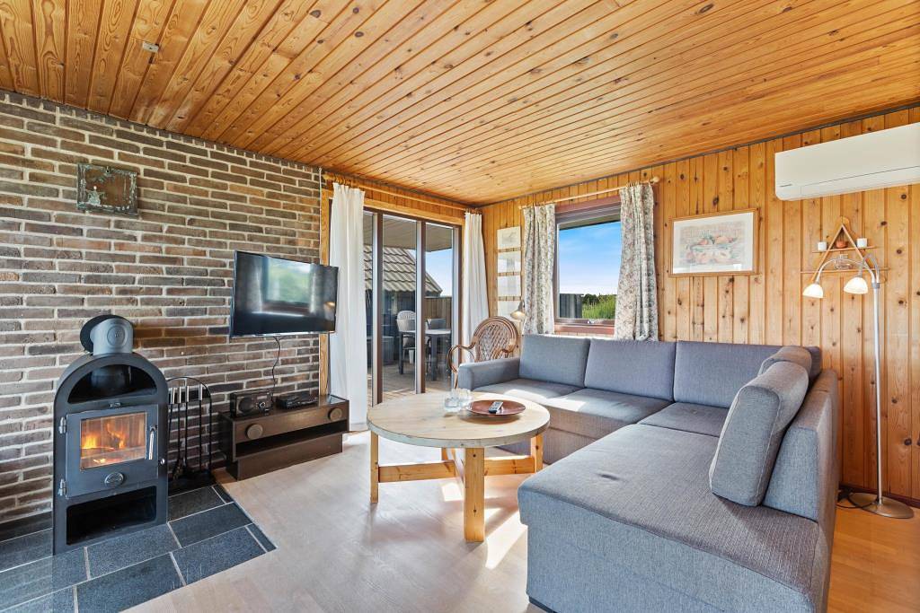 Hyggeligt sommerhus ved fjorden - panoramaudsigt og egen shelter in Nørre Lyngvig, Hvide Sande