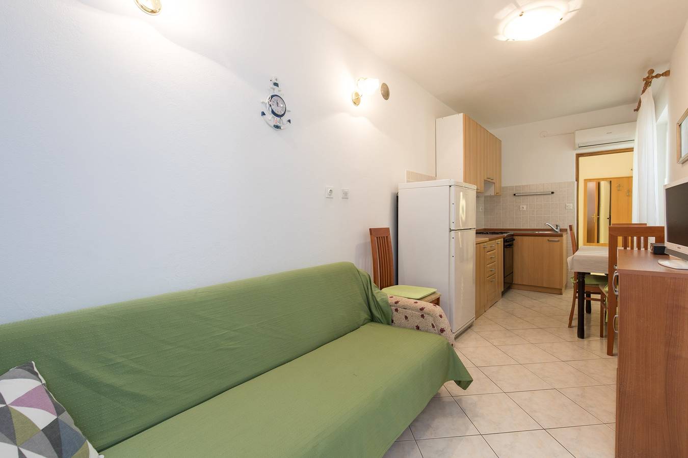 Ganze Wohnung, Two bedroom apartment near beach Baška, Krk A-19518-a in Baska, Krk