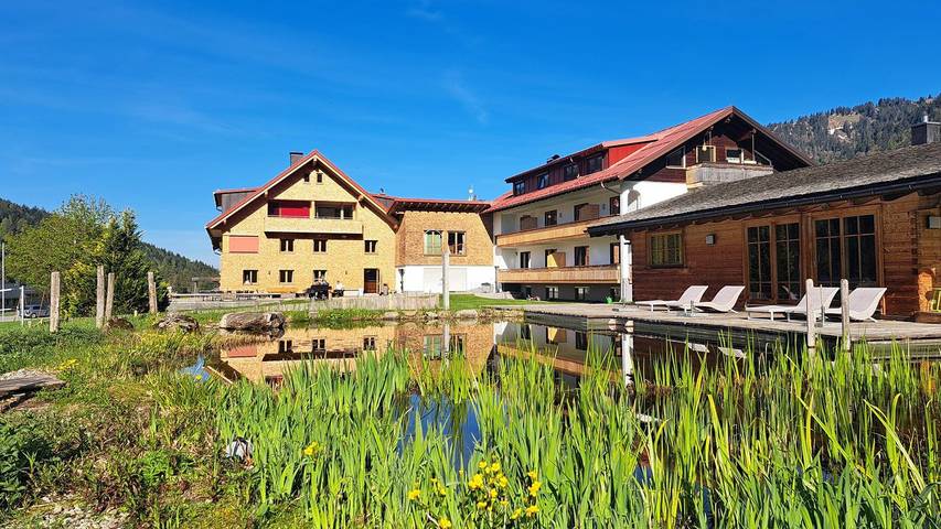 Ferienwohnung für 4 Personen, mit Balkon und Pool sowie Sauna und Garten in Balderschwang