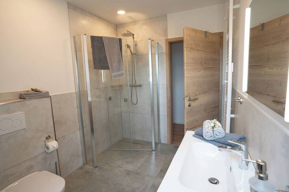 Ganze Wohnung, Große Ferienwohnung 110m2 mit 4 Schlafzimmern in Sulzfeld, Rhön-Bayern