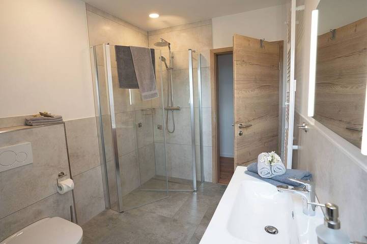 Ganze Wohnung, Große Ferienwohnung 110m2 mit 4 Schlafzimmern in Sulzfeld, Rhön-Bayern