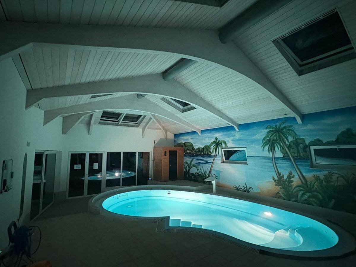 Large Wellness Villa with Fireplace, Pool, Sauna & Billiards in Fredersdorf, Fredersdorf-Vogelsdorf