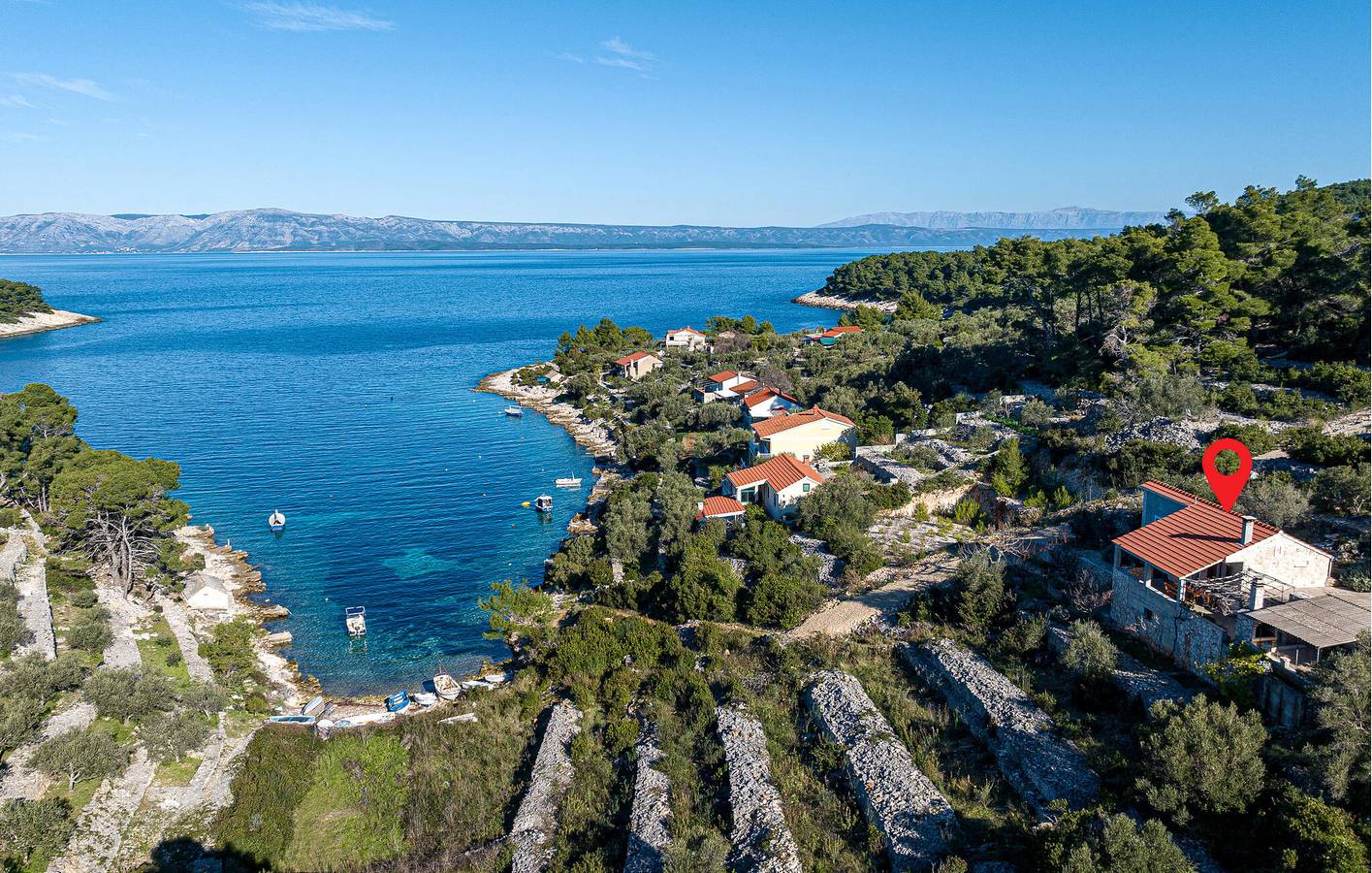 Gemütliche Ferienwohnung mit Terrasse, 2,5 km vom Strand entfernt und mit moderner Ausstattung in Vela Luka, Korcula