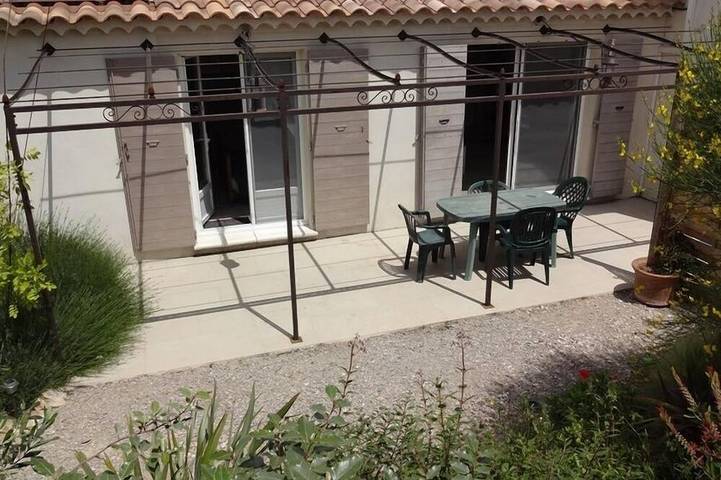 Location de vacances pour 4 personnes, avec terrasse, animaux acceptés à Fontvieille - 4