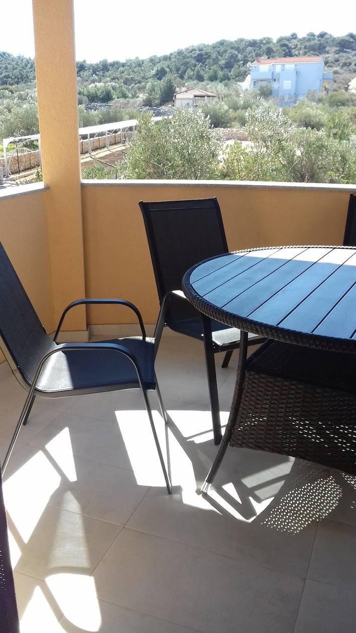 Ferienwohnung für 4 Personen, mit Terrasse auf Murter - 2
