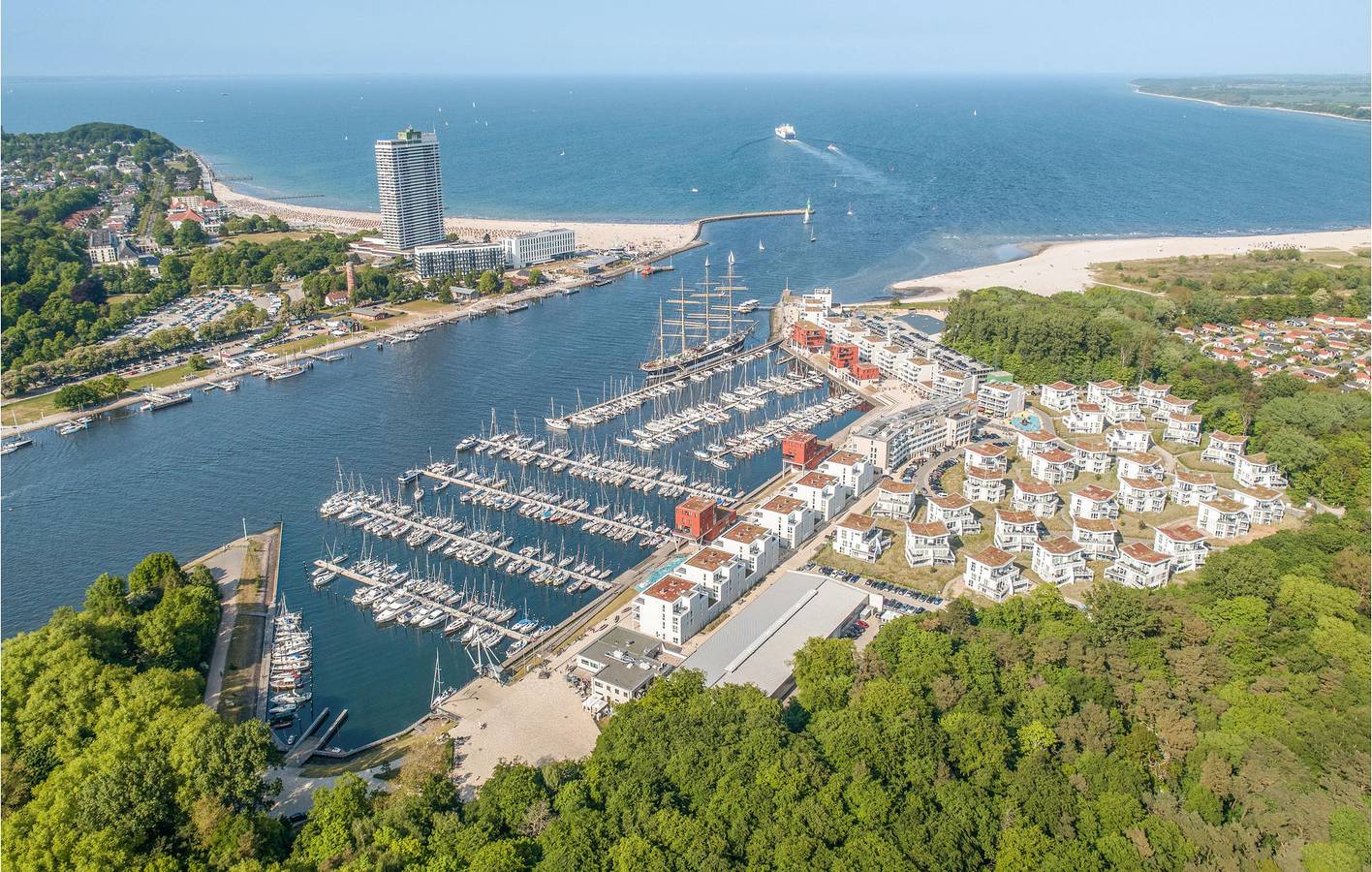 Ganze Ferienwohnung, Apartment mit Meerblick, Parkplatz und Terrasse in Ostseebad Travemünde, Lübecker Bucht