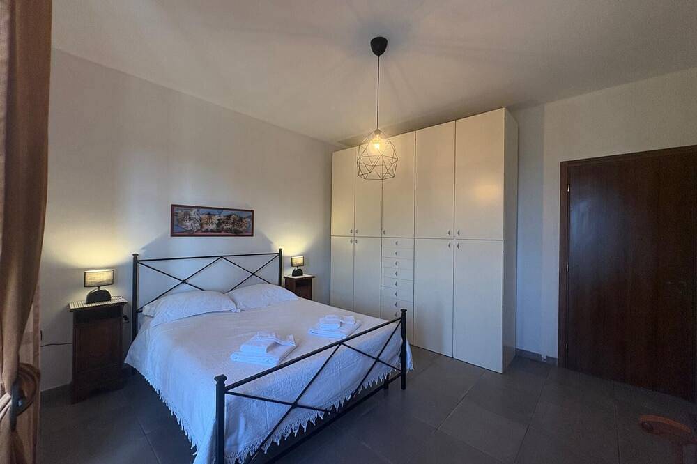 Geheel appartement, Langhe da Cartolina Accommodation with 6 beds plus a crib. in Mango , Langhe