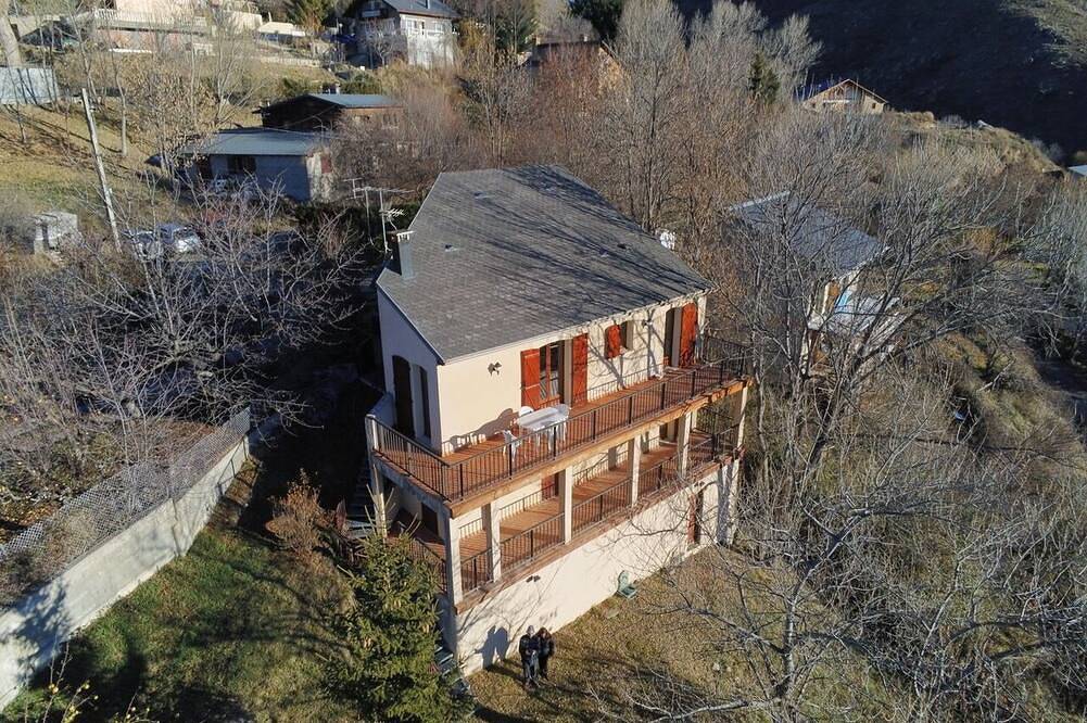 Grande Maison Familiale au Centre de la Cerdagne in Estavar, Prades region