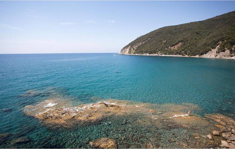 Apartamento vacacional entero, Comegio Village: A pie de playa y comida in Comeglio, Moneglia
