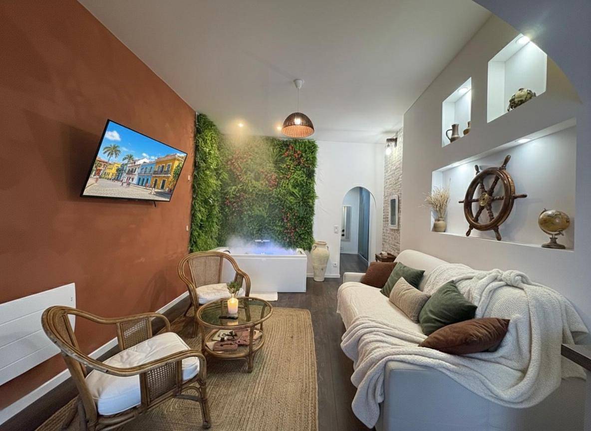 Appartement entier, La suite Carthagène des Indes - centre ville , spa & terrasse privée in Béthune, Région de Béthune