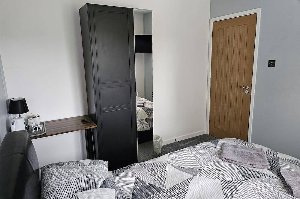 King - Shared Bathroom in Shepton Mallet, Somerset