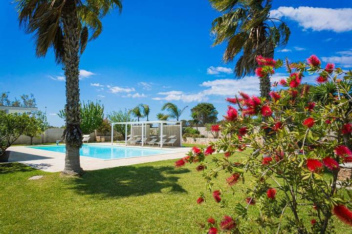 Villa per 12 persone, con piscina e giardino, con animali domestici in Muro Leccese