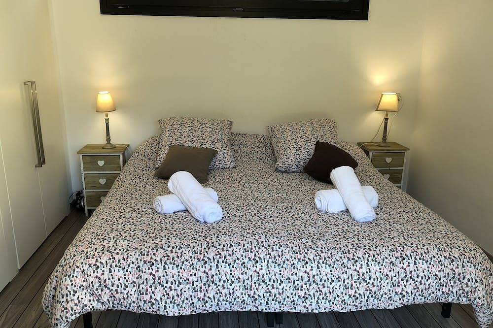 Cosy villa 10 minutes' walk from the beach, with swimming pool and jacuzzi. in Torre Valentina, Calonge