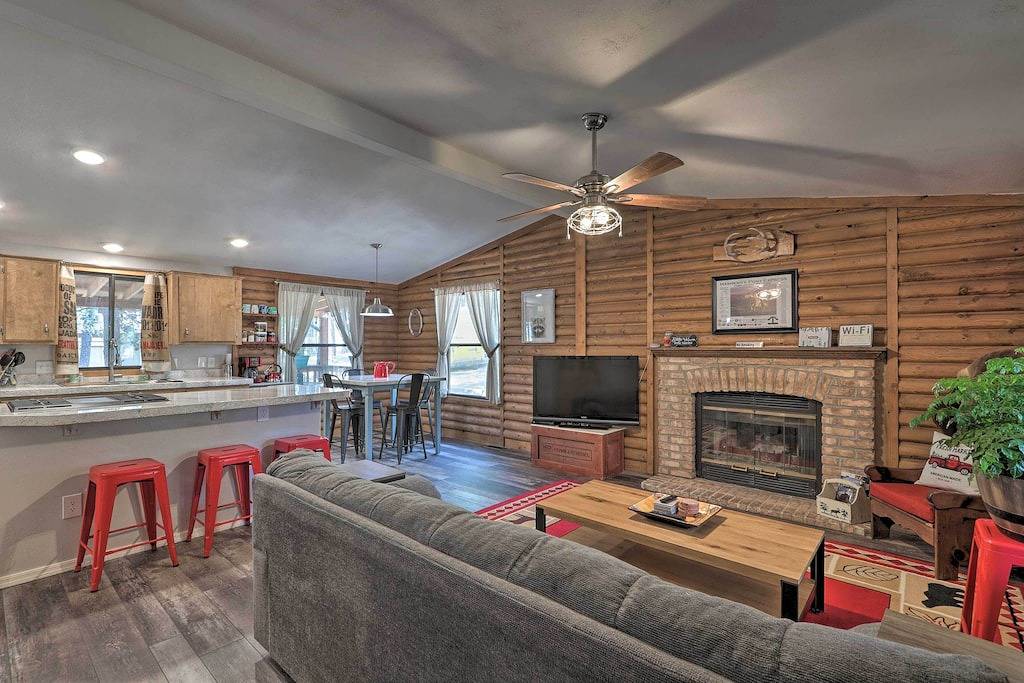 Updated Strawberry Family Cabin w/ 2 Private Decks in Strawberry, Gila County