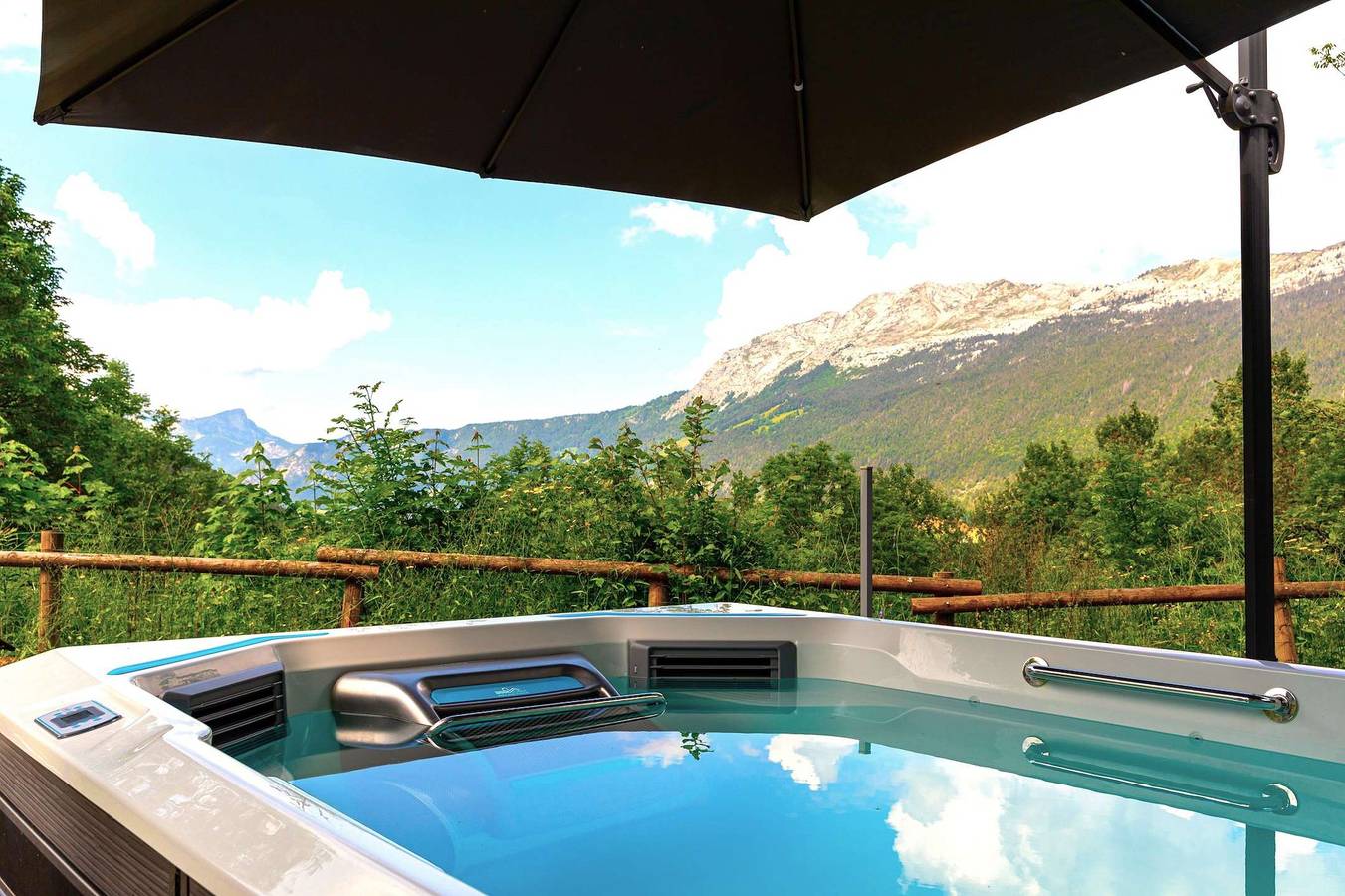 Appartement de vacances entier, Arcadia : Rez de jardin avec Jacuzzi et Vue Inoubliable in Saint-Jean-de-Sixt, Région d'Annecy