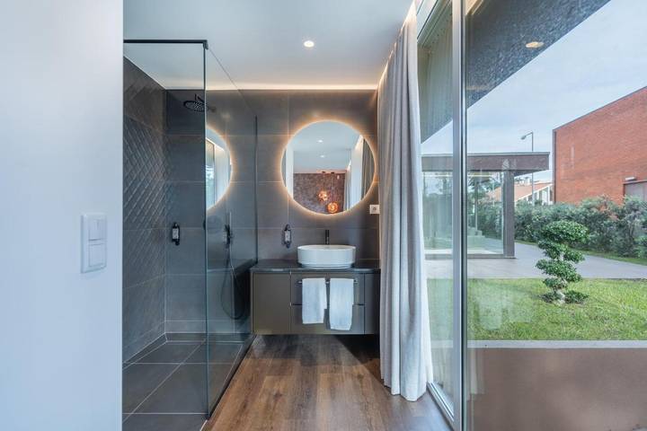 Location de vacances pour 10 personnes, avec vue ainsi que piscine et jardin dans Darque - 4