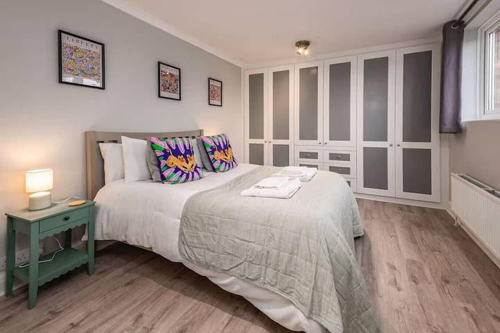 Ultimate Stay! House with Own Pool & Cinema Room in Arbury Ward, Cambridge