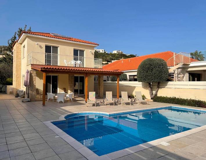 Location de vacances pour 6 personnes, avec jardin et piscine dans Πισσούρι