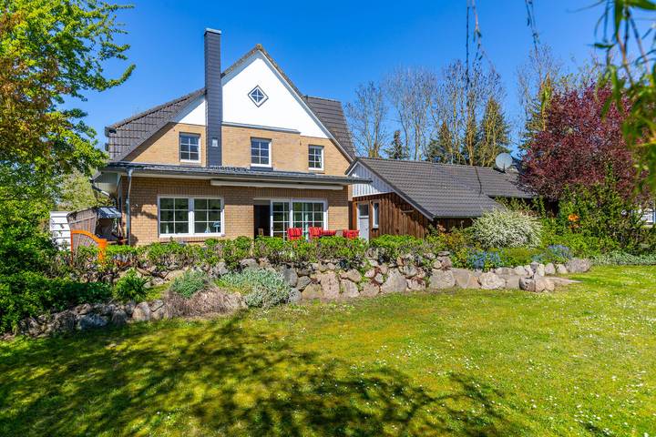 Ferienhaus für 8 Personen, mit Terrasse und Garten
