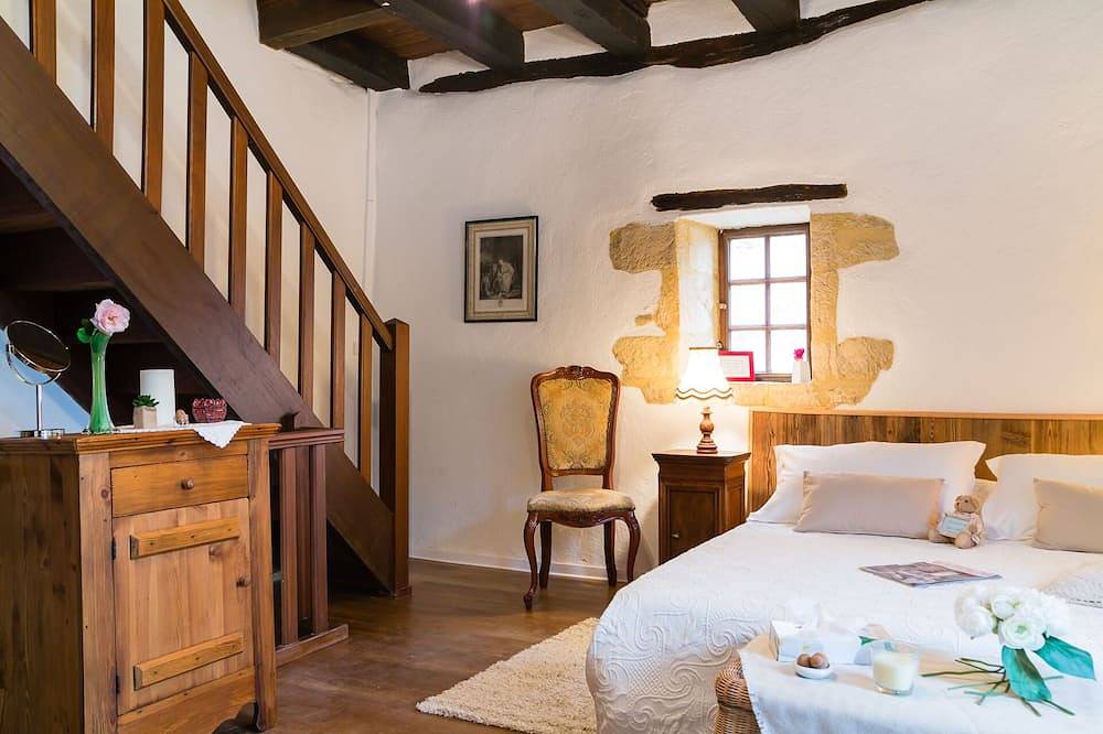 In the heart of Beynac, a  rare14th century house in Beynac-et-Cazenac, Périgord Noir