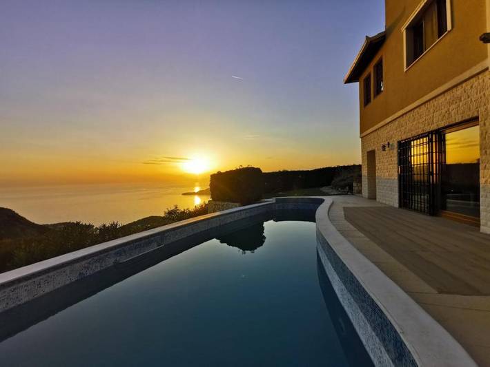 Villa für 16 Personen, mit Balkon und Terrasse sowie Garten und Pool in Montenegro