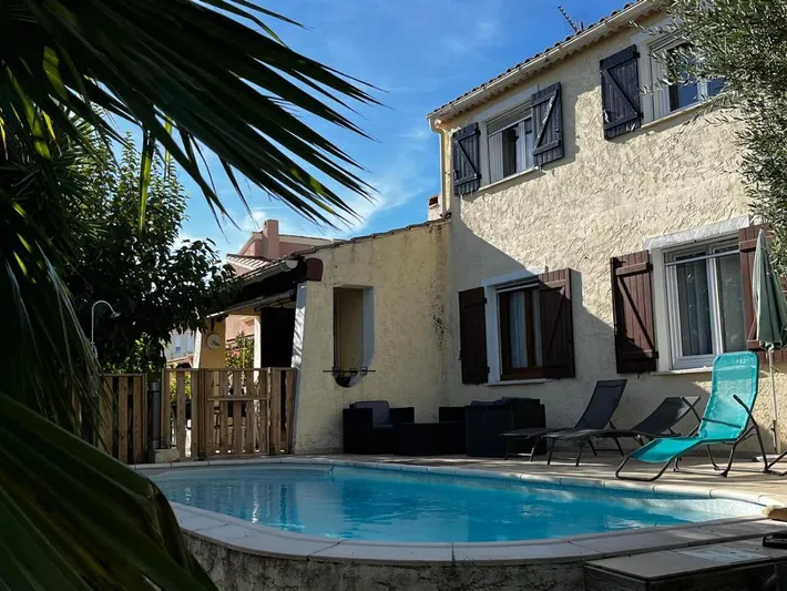 Casa de vacaciones para 9 personas, con jardín además de vistas y piscina, Se admiten mascotas - 1