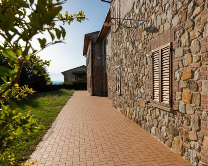 Agriturismo per 2 persone, con giardino e balcone in Lajatico