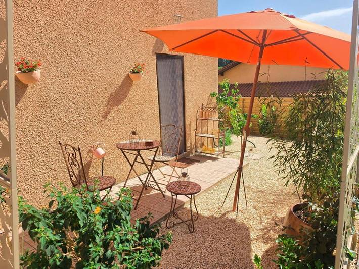 Gîte pour 2 personnes, avec jacuzzi et terrasse à Cailloux-sur-Fontaines