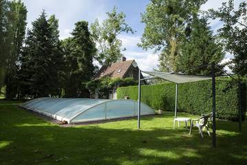 Gîte pour 4 personnes, avec piscine ainsi que terrasse et jardin dans l' Eure