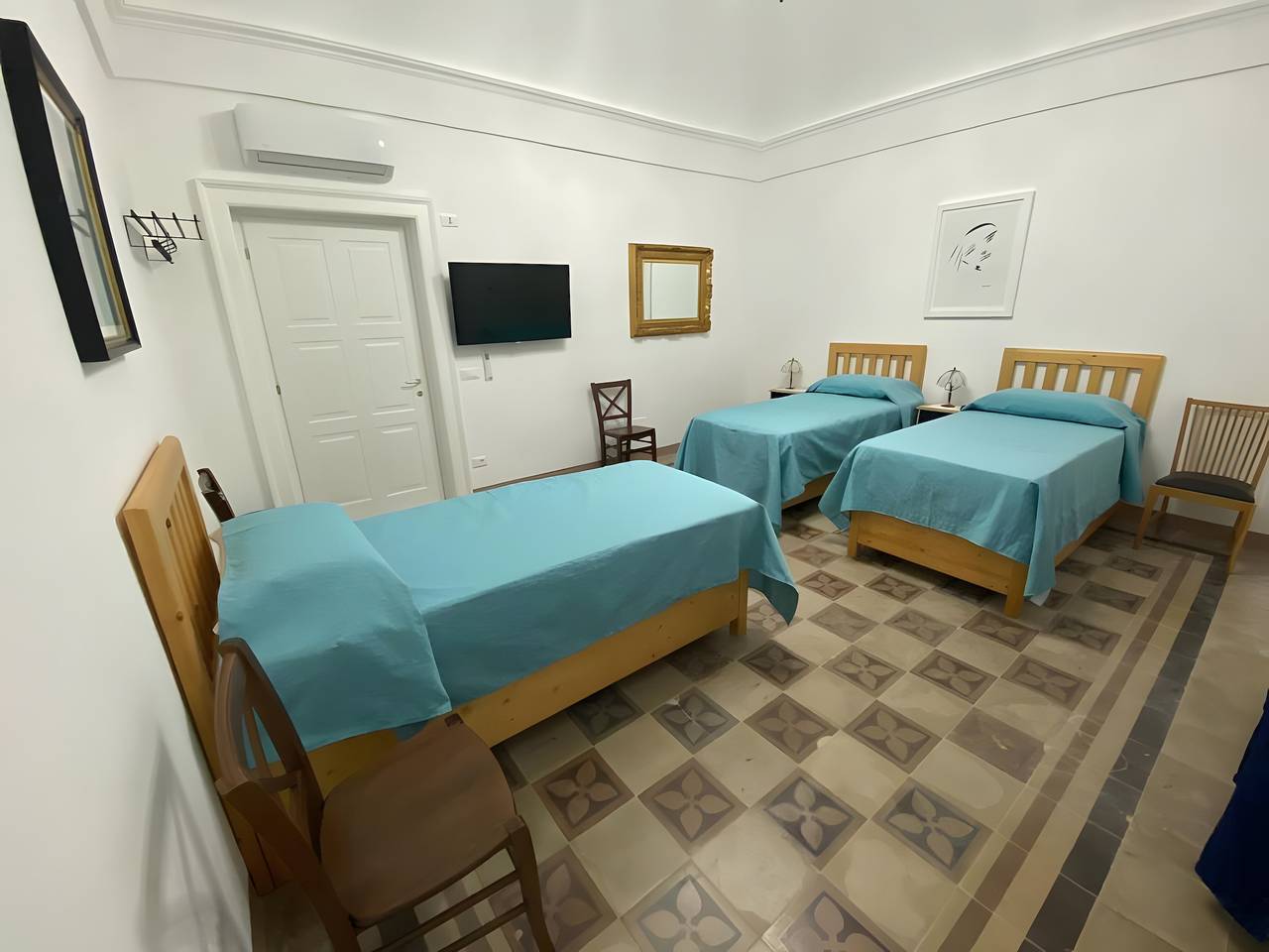Appartamento intero, Appartamento 'Touristhouse Monopoli 10' con Balcone, Wi-Fi e Aria Condizionata in Monopoli, Provincia di Bari