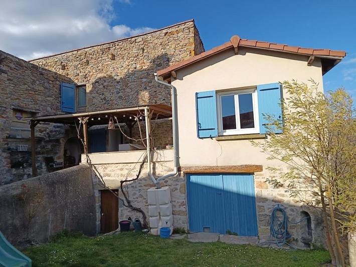 Gîte pour 6 personnes, avec jardin et vue dans Saint-Yvoine