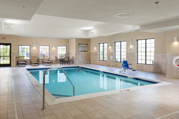 Hotel for 4 people, with pool in Columbus